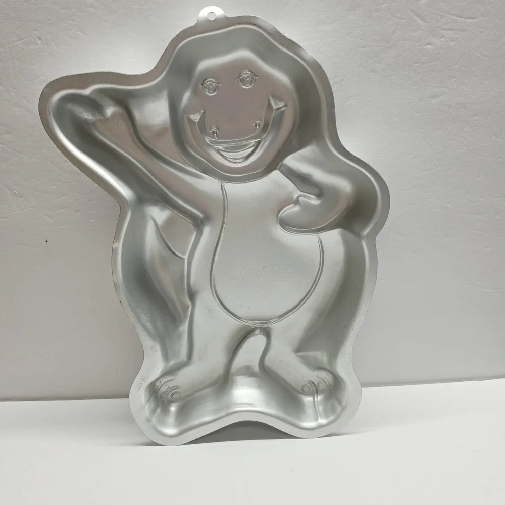 1993 Barney cake pan. great condition